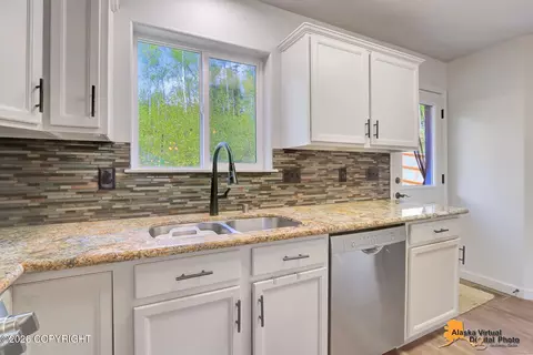 Kitchen - 20527 Birch Crest Ln, Eagle River, AK 99577 photo 4 of 10