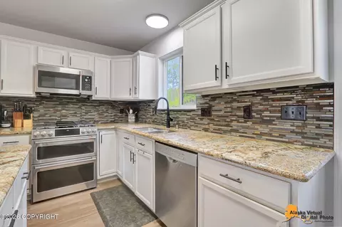 Kitchen - 20527 Birch Crest Ln, Eagle River, AK 99577 photo 8 of 10