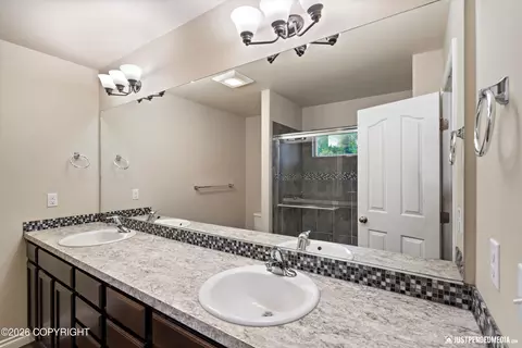 Bath - 13115 Rosser Dr, Eagle River, AK 99577 photo 2 of 4