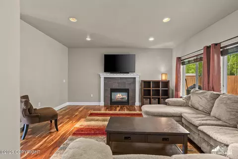 Living - 13314 Rosser Dr, Eagle River, AK 99577 photo 2 of 5