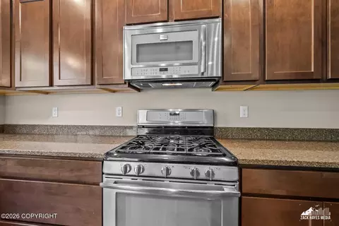 Kitchen - 13314 Rosser Dr, Eagle River, AK 99577 photo 6 of 10
