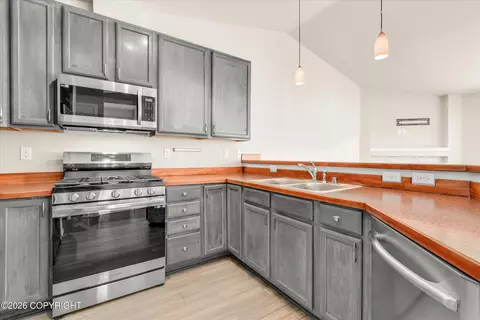 Kitchen - 20469 Icefall Dr, Eagle River, AK 99577 photo 3 of 4