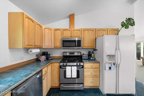 Kitchen - 19010 Upper Fish Hatchery Rd, Eagle River, AK 99577 photo 5 of 5