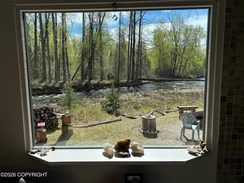 9329 N Little Otter Dr, Palmer, AK 99645