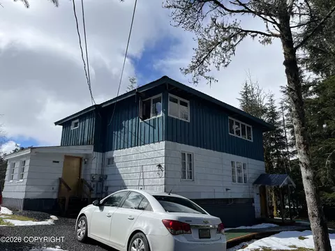 906 Gauffin St, Petersburg, AK 99833
