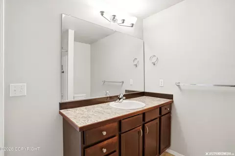 Bath - 20485 Icefall Dr, Eagle River, AK 99577 photo 2 of 4