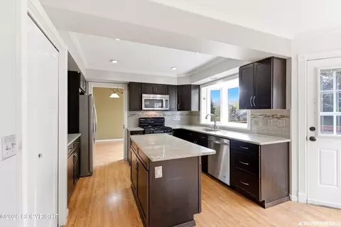 Kitchen - 20183 Constitution Dr, Eagle River, AK 99577 photo 2 of 4