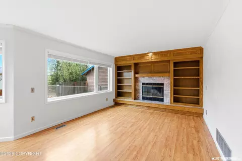 Living - 20183 Constitution Dr, Eagle River, AK 99577 photo 7 of 9