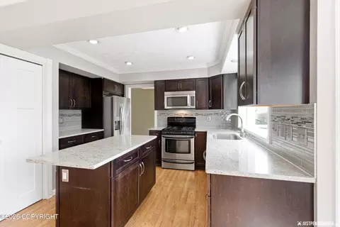 Kitchen - 20183 Constitution Dr, Eagle River, AK 99577 photo 3 of 4