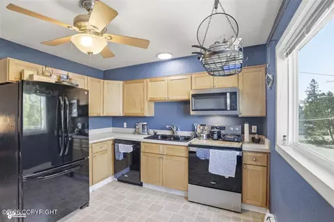 Kitchen - 501 E 13th Ave # 24, Anchorage, AK 99501 photo 3 of 7
