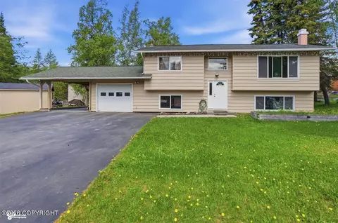 10640 Sanford Cir, Eagle River, AK 99577