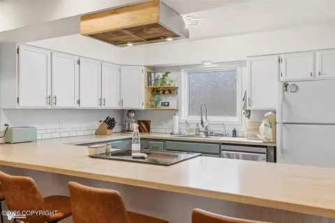 Kitchen - 320 E Dowling Rd # 7, Anchorage, AK 99518 photo 5 of 5