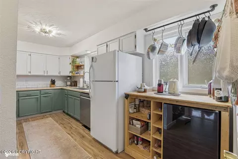 Kitchen - 320 E Dowling Rd # 7, Anchorage, AK 99518 photo 4 of 5