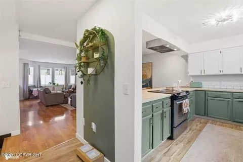 Entry Way - 320 E Dowling Rd # 7, Anchorage, AK 99518 photo 4 of 4