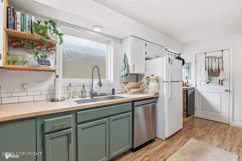 Kitchen - 320 E Dowling Rd # 7, Anchorage, AK 99518 photo 2 of 5