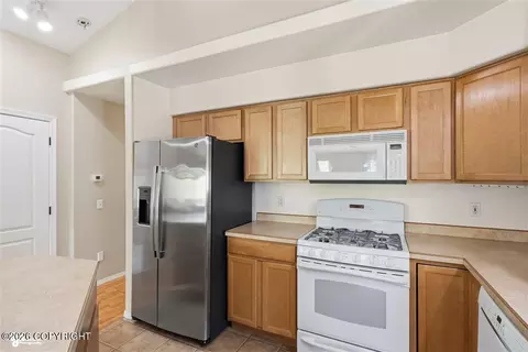Kitchen - 3840 Reflection Dr, Anchorage, AK 99504 photo 4 of 5