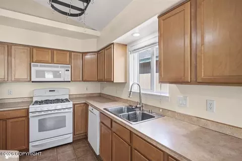 Kitchen - 3840 Reflection Dr, Anchorage, AK 99504 photo 3 of 5
