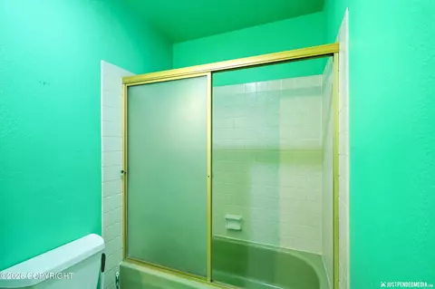 Bath - 5836 E 9th Ct, Anchorage, AK 99504 photo 3 of 4