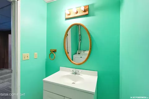 Bath - 5836 E 9th Ct, Anchorage, AK 99504 photo 4 of 4