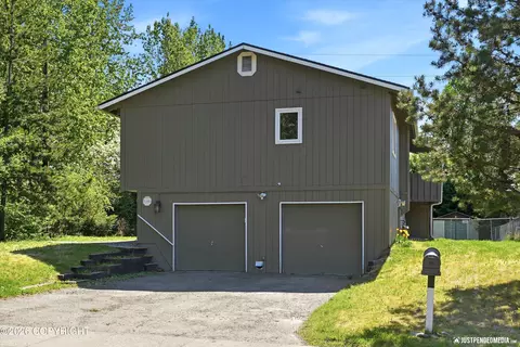 7050 Hunt Ave, Anchorage, AK 99504