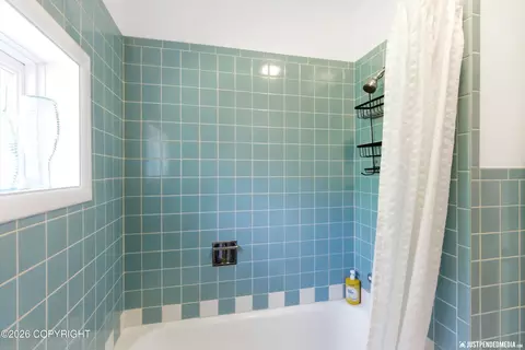 Bath - 20534 Crabtree St, Chugiak, AK 99567 photo 2 of 5