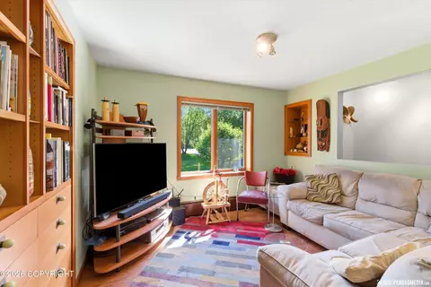 Living - 20534 Crabtree St, Chugiak, AK 99567 photo 4 of 5