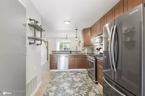 Kitchen - 11233 Bridger Cir, Eagle River, AK 99577 photo 4 of 5