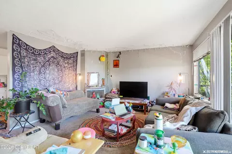 Living - 344 E 15th Ave, Anchorage, AK 99501 photo 4 of 6