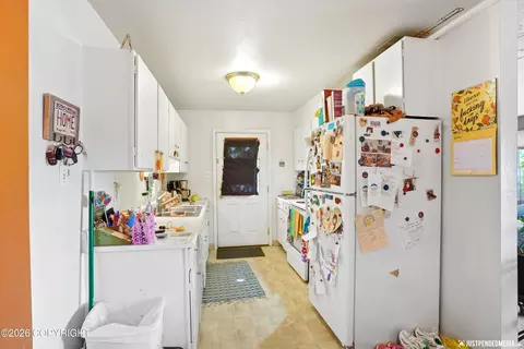 Kitchen - 344 E 15th Ave, Anchorage, AK 99501 photo 4 of 5