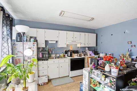 Kitchen - 344 E 15th Ave, Anchorage, AK 99501 photo 3 of 5