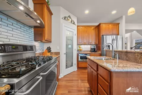 Kitchen - 10935 Splendor Loop, Eagle River, AK 99577 photo 11 of 15