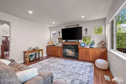 Living - 10935 Splendor Loop, Eagle River, AK 99577 photo 3 of 8