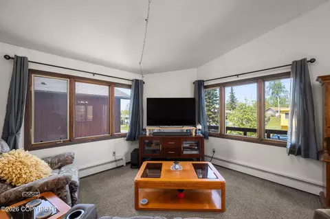 Living - 8280 E 20th Ave, Anchorage, AK 99504 photo 3 of 4