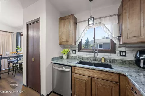Kitchen - 8280 E 20th Ave, Anchorage, AK 99504 photo 2 of 5