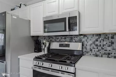 Kitchen - 3705 E 18th Ave, Anchorage, AK 99508 photo 4 of 5