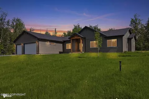 6141 N Snowflower Ln, Palmer, AK 99645