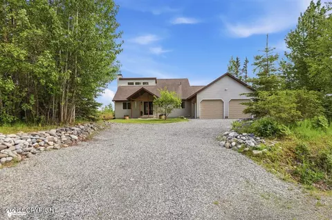 1575 N Golden Hills Cir, Palmer, AK 99645