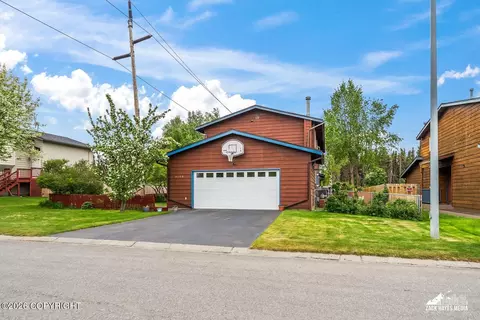 3190 Bridle Ln, Anchorage, AK 99517