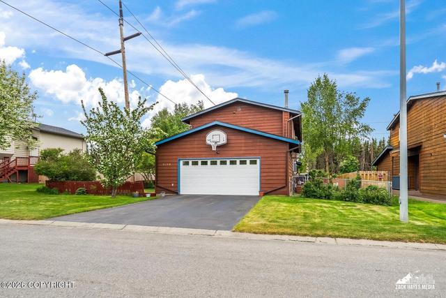 3190 Bridle Ln, Anchorage, AK 99517