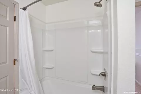 Bath - 6541 Cimarron Cir, Anchorage, AK 99504 photo 3 of 3