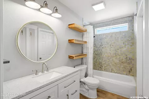 Bath - 19551 Highland Ridge Dr, Eagle River, AK 99577 photo 2 of 3