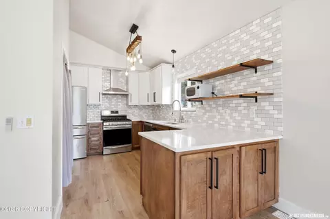 Kitchen - 19551 Highland Ridge Dr, Eagle River, AK 99577 photo 1 of 3