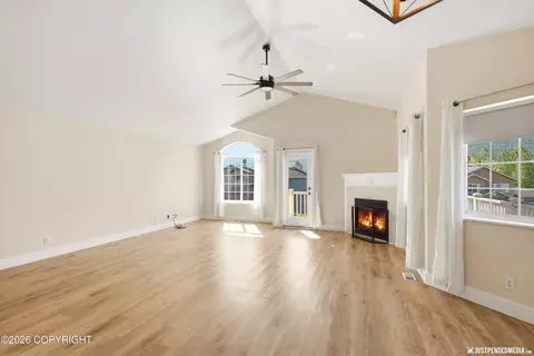 Living - 19551 Highland Ridge Dr, Eagle River, AK 99577 photo 2 of 4