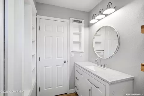 Bath - 19551 Highland Ridge Dr, Eagle River, AK 99577 photo 3 of 3
