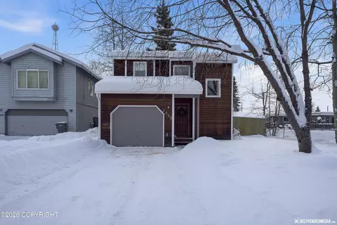 2060 Wenmatt Cir, Anchorage, AK 99517