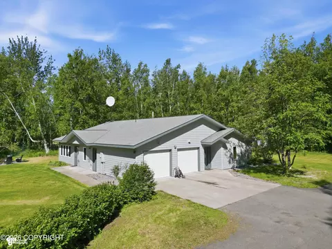 869 Jen Cir, Wasilla, AK 99654