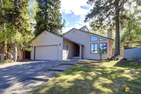 6611 Lawlor Cir, Anchorage, AK 99502