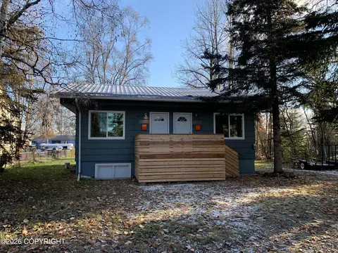 1521 Kinnikinnick St, Anchorage, AK 99508