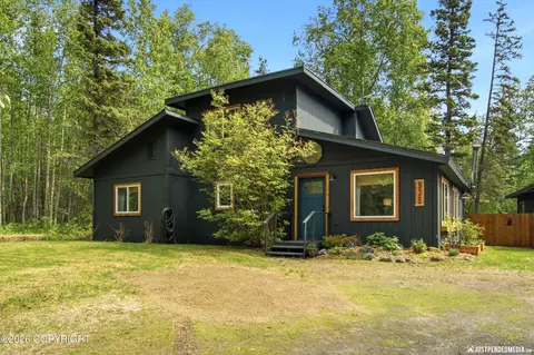 935 N Leatherleaf Loop, Wasilla, AK 99654