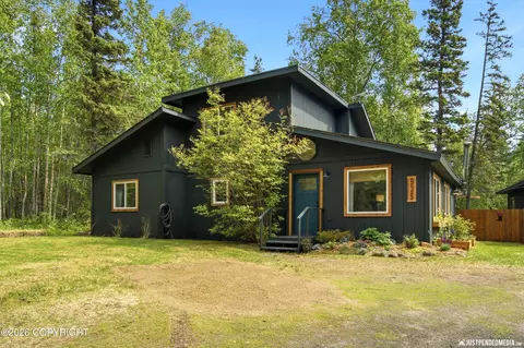 935 N Leatherleaf Loop, Wasilla, AK 99654
